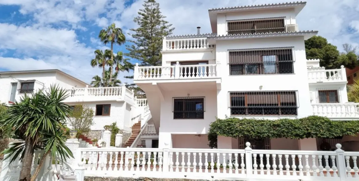 Venta de villa independiente en El Palo 25