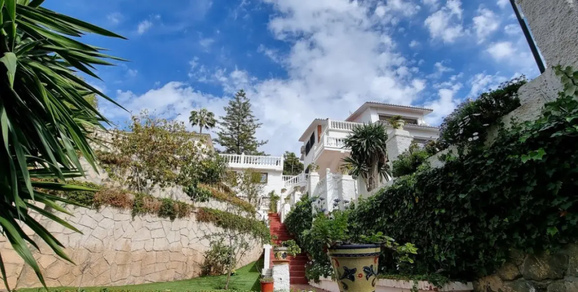 Venta de villa independiente en El Palo 27