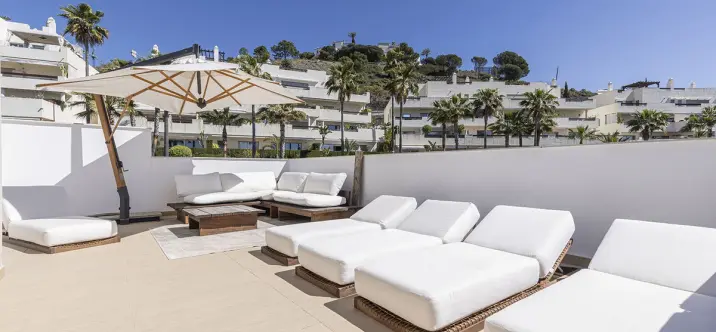 Venta de ático dúplex en Benahavís 0