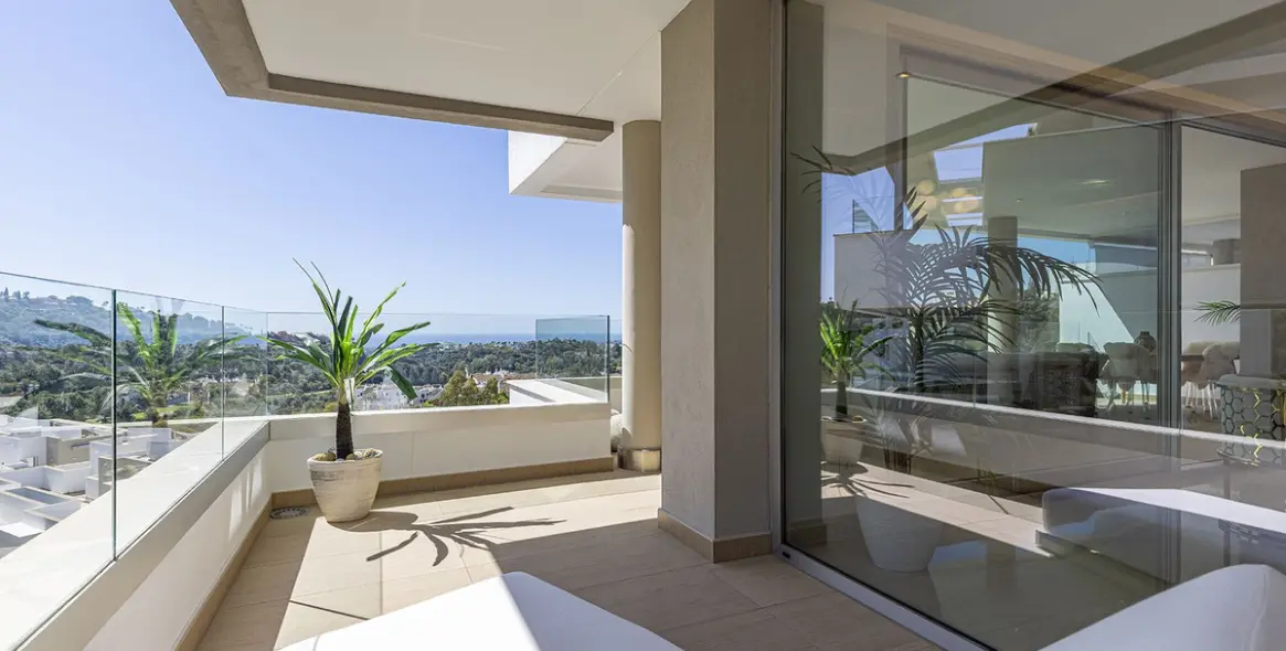 Sale of penthouse duplex in Benahavís 2