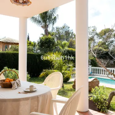 Venta de villa independiente en Elviria