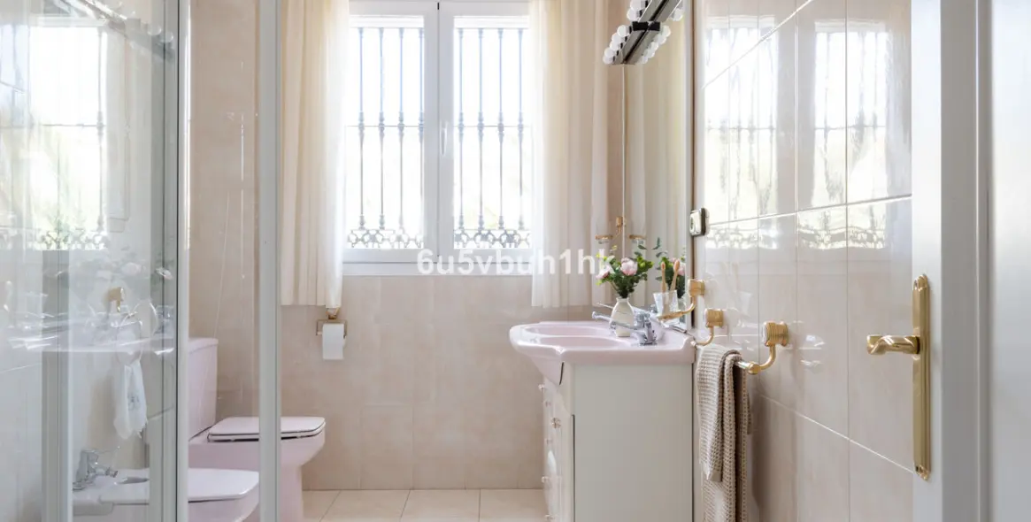 Venta de villa independiente en Elviria 23