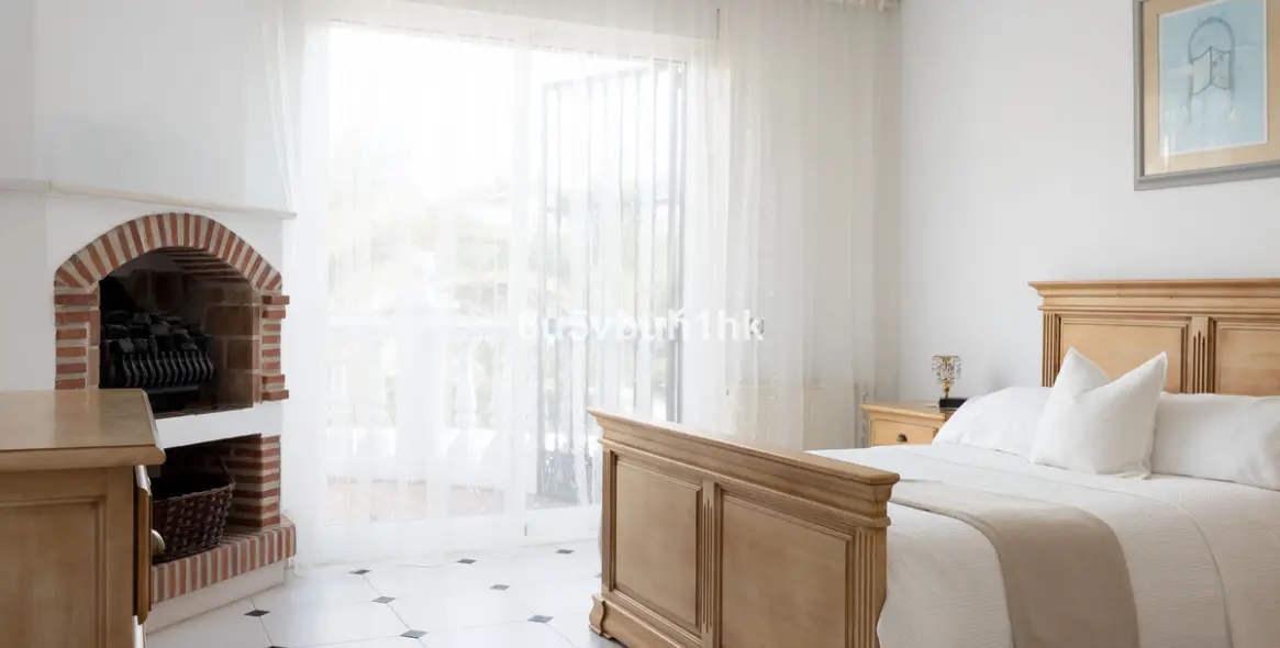 Venta de villa independiente en Elviria 25