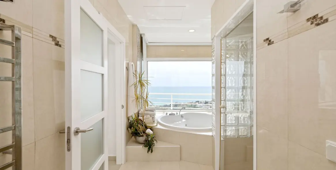 Venta de villa independiente en Benalmadena Costa 32