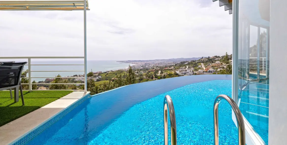 Venta de villa independiente en Benalmadena Costa 38