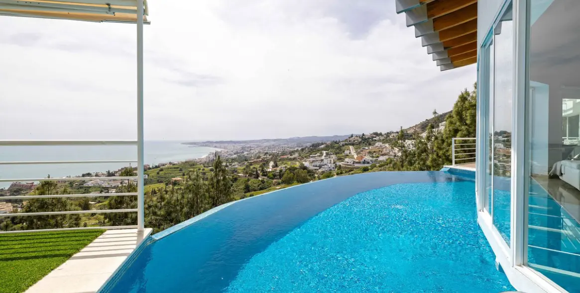 Venta de villa independiente en Benalmadena Costa 40