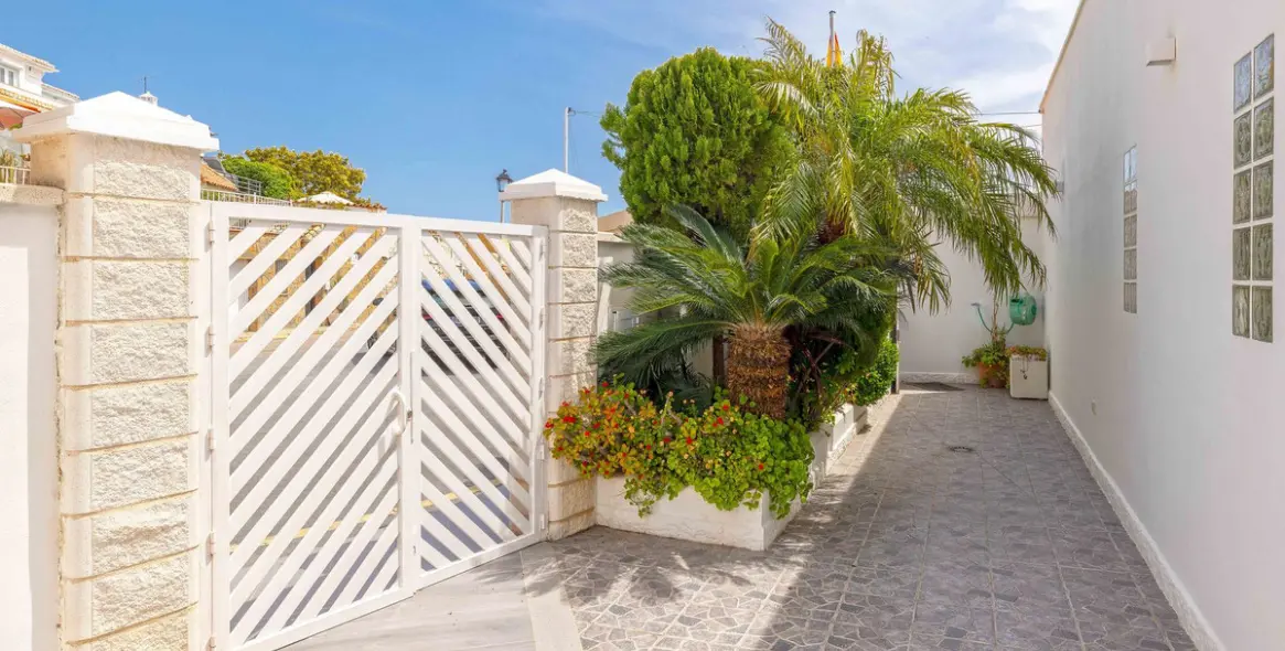 Venta de villa independiente en Benalmadena Costa 106