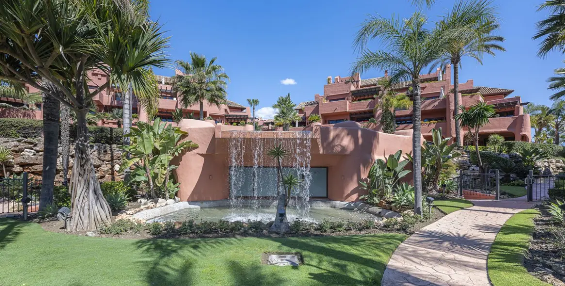 Продажа пентхауса в New Golden Mile 18