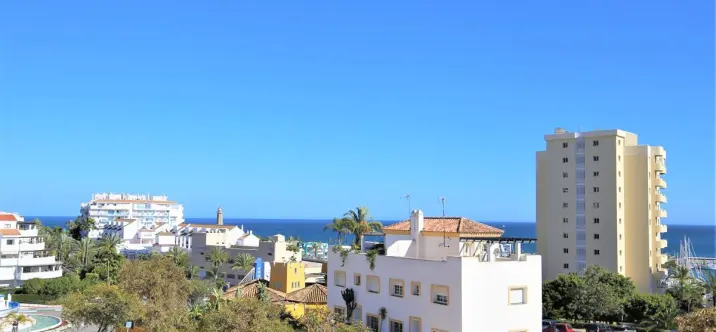 Short-term rent of middle floor apartment in Estepona 0