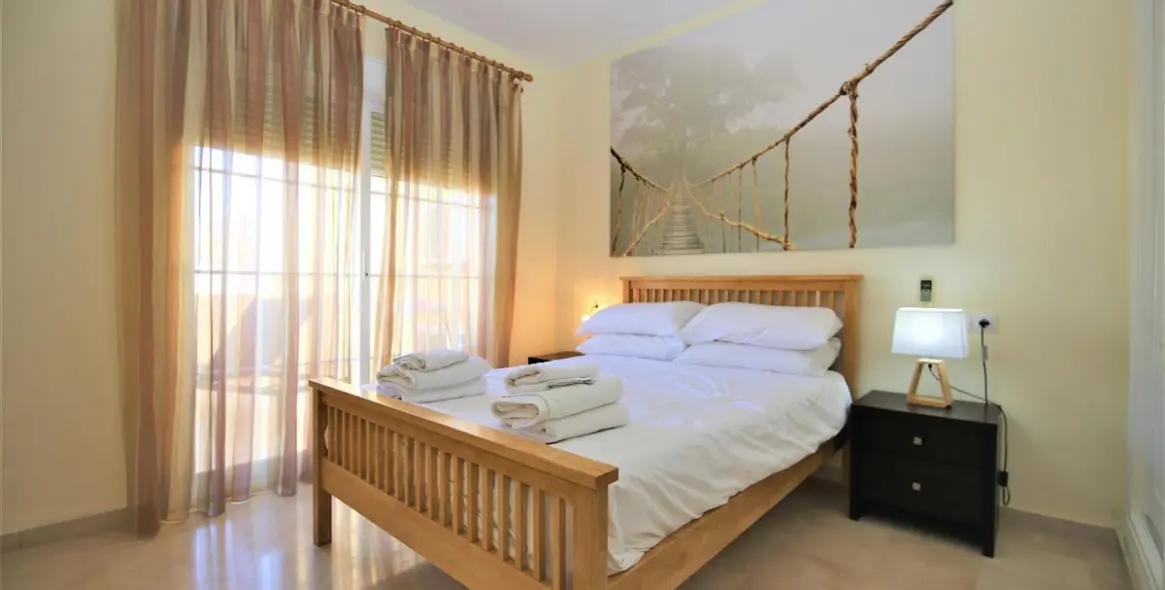 Short-term rent of middle floor apartment in Estepona 3