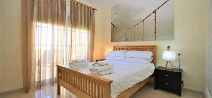 Short-term rent of middle floor apartment in Estepona 2