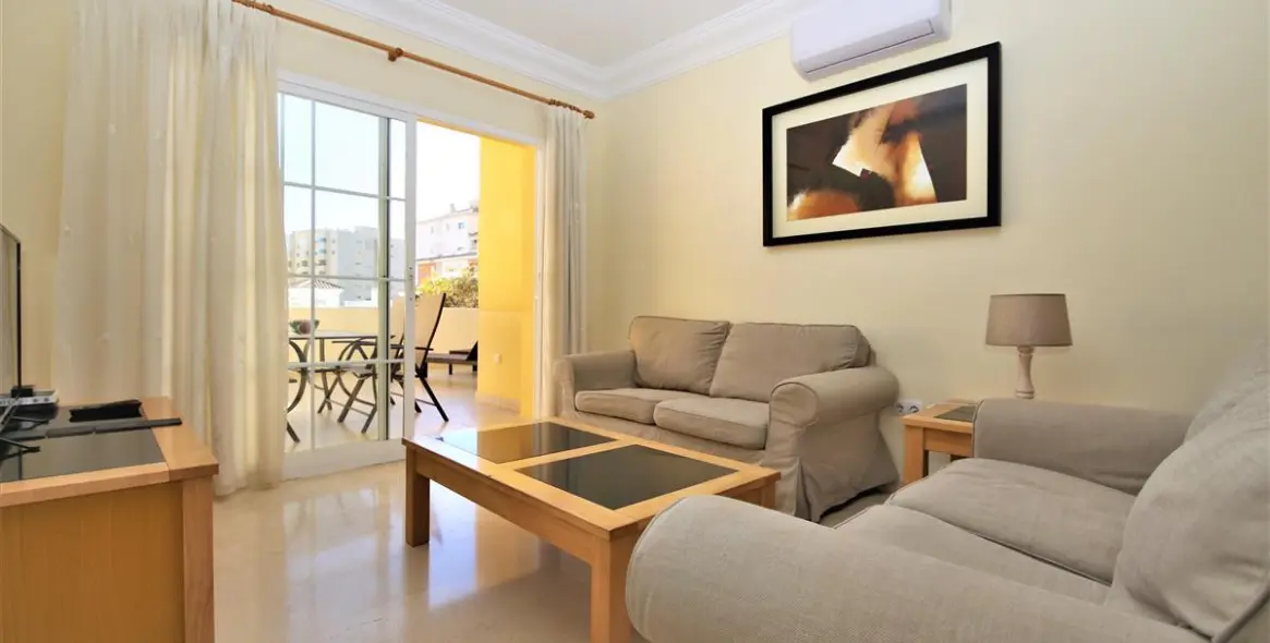 Short-term rent of middle floor apartment in Estepona 4