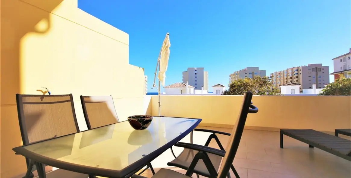 Short-term rent of middle floor apartment in Estepona 5