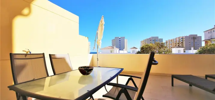 Short-term rent of middle floor apartment in Estepona 4