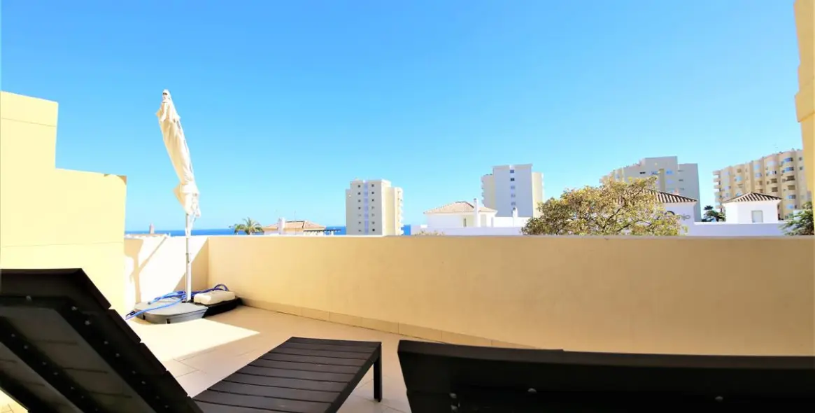 Short-term rent of middle floor apartment in Estepona 11