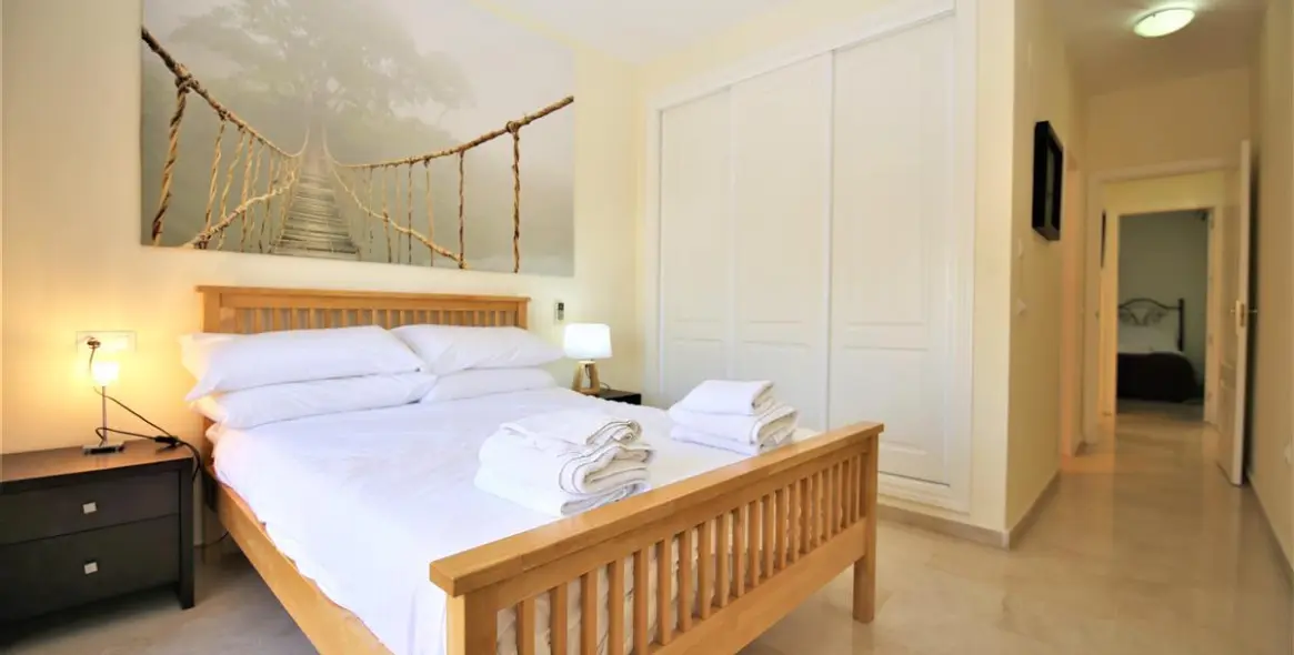 Short-term rent of middle floor apartment in Estepona 13