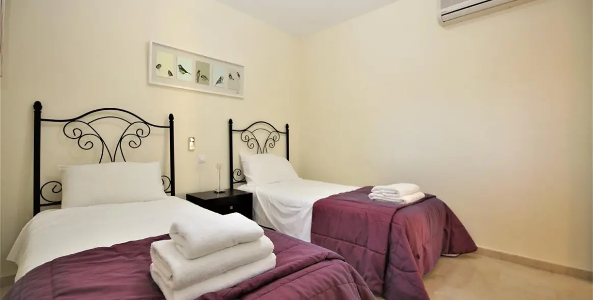 Short-term rent of middle floor apartment in Estepona 14