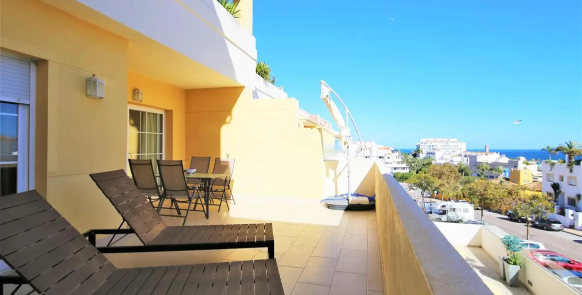 Short-term rent of middle floor apartment in Estepona 15