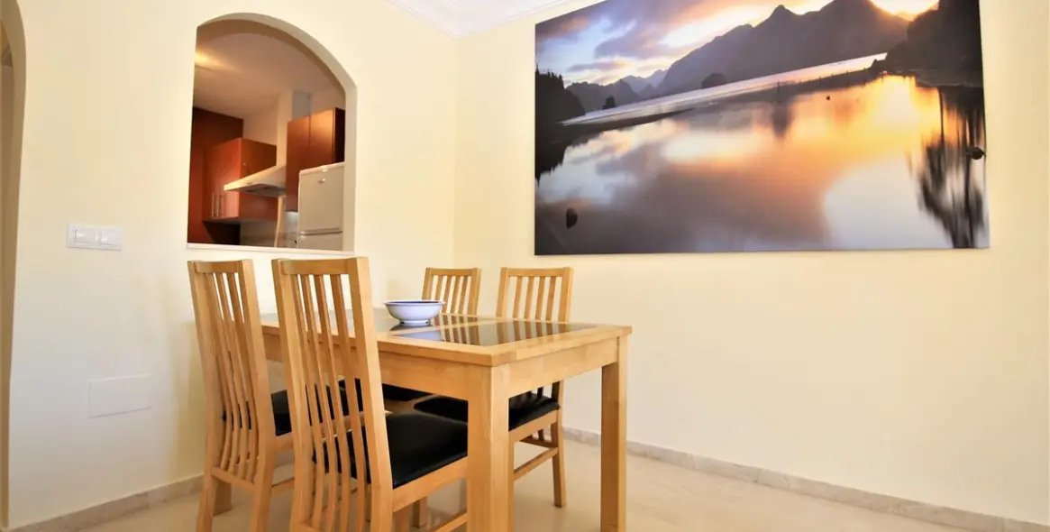 Short-term rent of middle floor apartment in Estepona 16