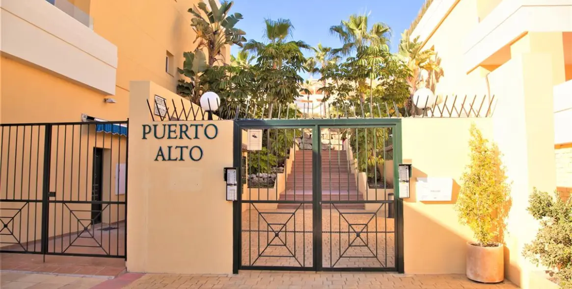 Short-term rent of middle floor apartment in Estepona 19