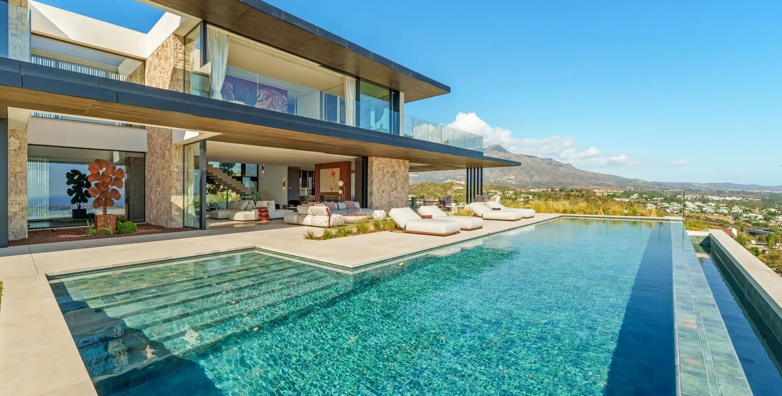 Sale of detached villa in Benahavís 34