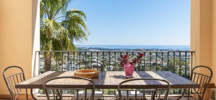 Short-term rent of middle floor apartment in La Quinta 0