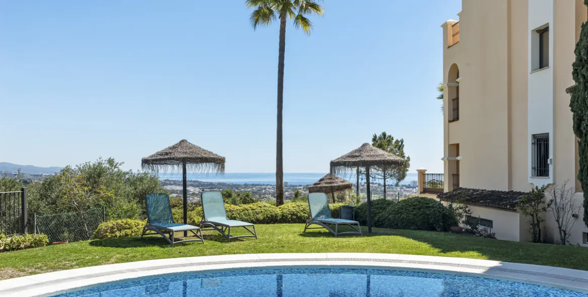 Short-term rent of middle floor apartment in La Quinta 2