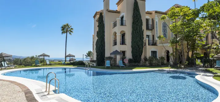 Short-term rent of middle floor apartment in La Quinta 2