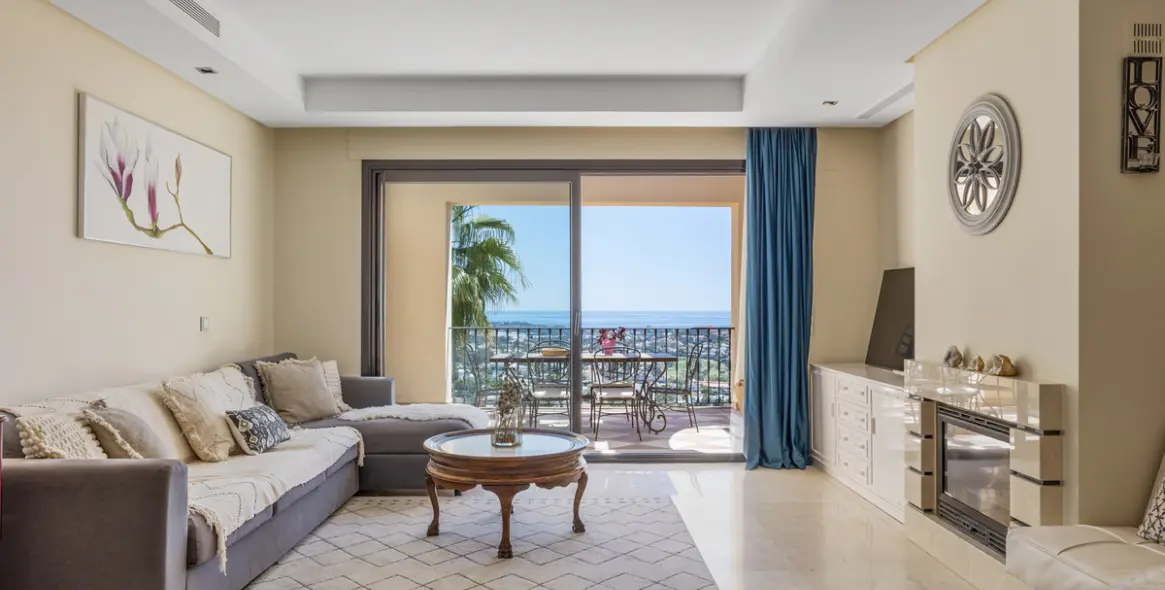 Short-term rent of middle floor apartment in La Quinta 4