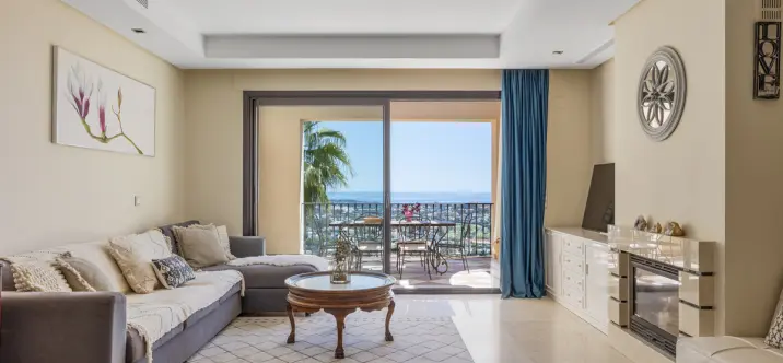 Short-term rent of middle floor apartment in La Quinta 3