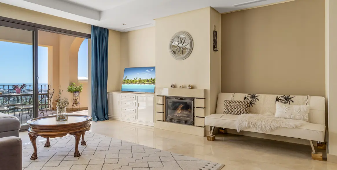 Short-term rent of middle floor apartment in La Quinta 7