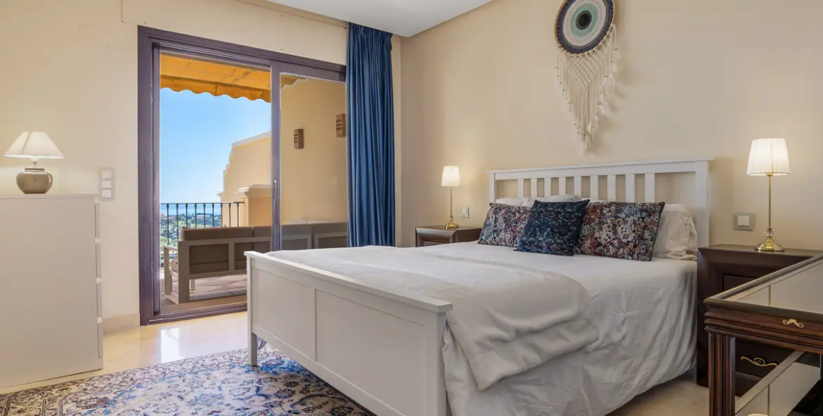 Short-term rent of middle floor apartment in La Quinta 12