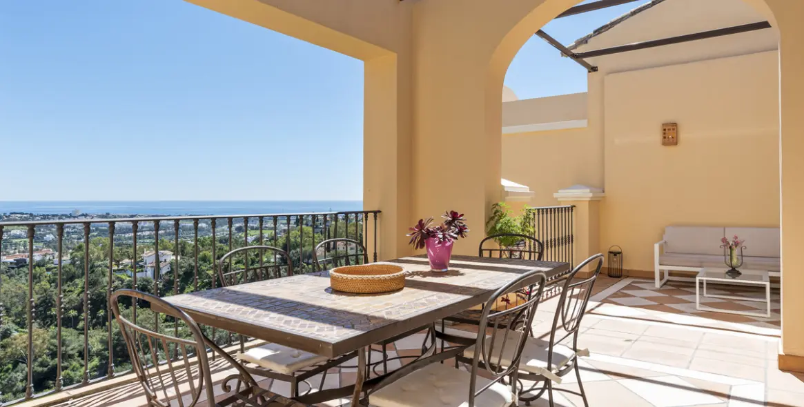 Short-term rent of middle floor apartment in La Quinta 20