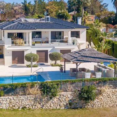 Alquiler a corto plazo de villa independiente en Nueva Andalucía