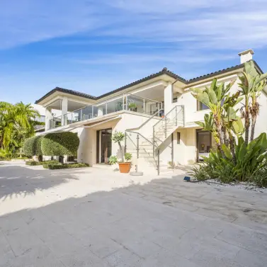 Alquiler a corto plazo de villa independiente en Nueva Andalucía