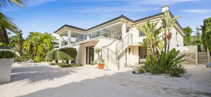 Alquiler a corto plazo de villa independiente en Nueva Andalucía 1