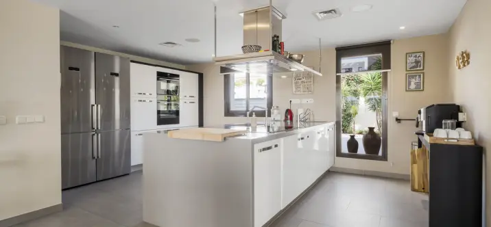 Alquiler a corto plazo de villa independiente en Nueva Andalucía 2