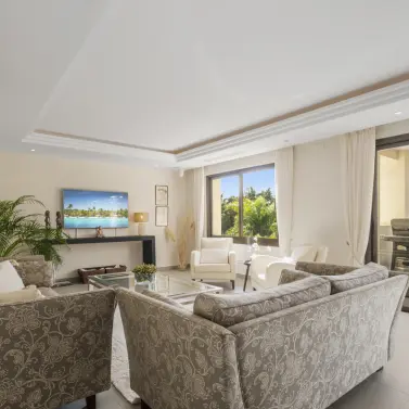 Alquiler a corto plazo de villa independiente en Nueva Andalucía