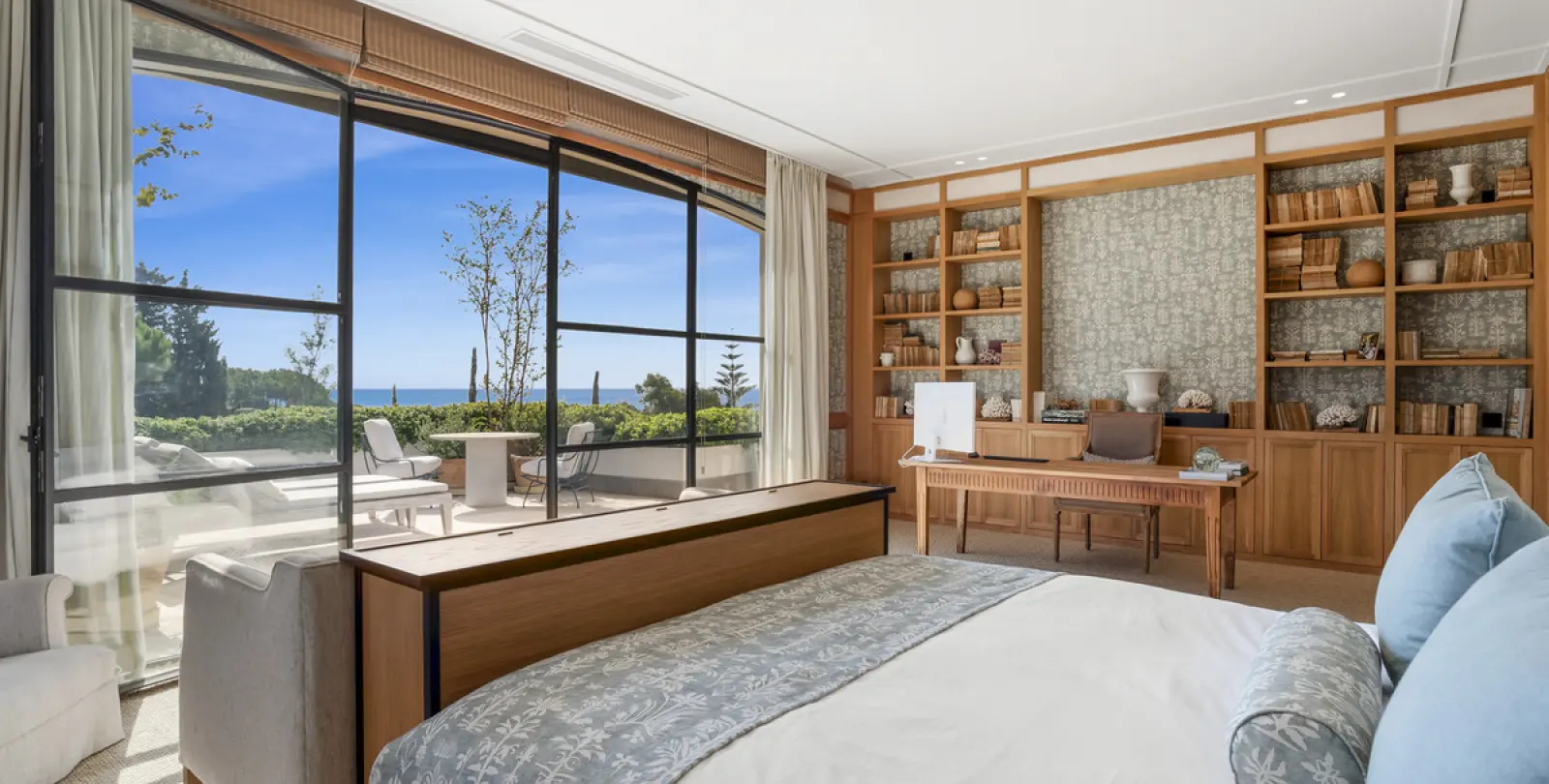 Short-term rent of detached villa in The Golden Mile 5