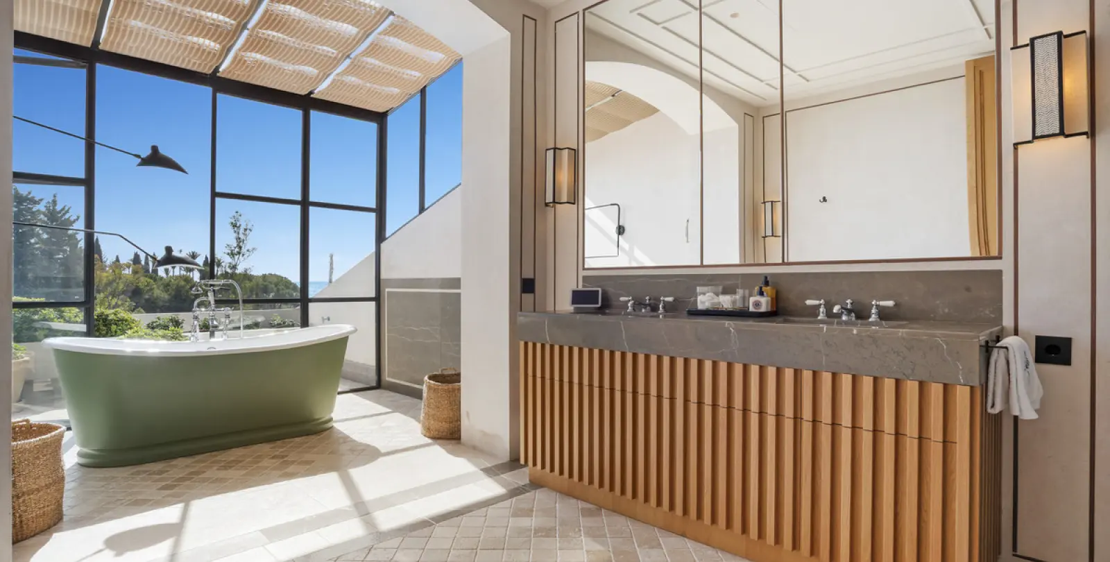 Short-term rent of detached villa in The Golden Mile 6