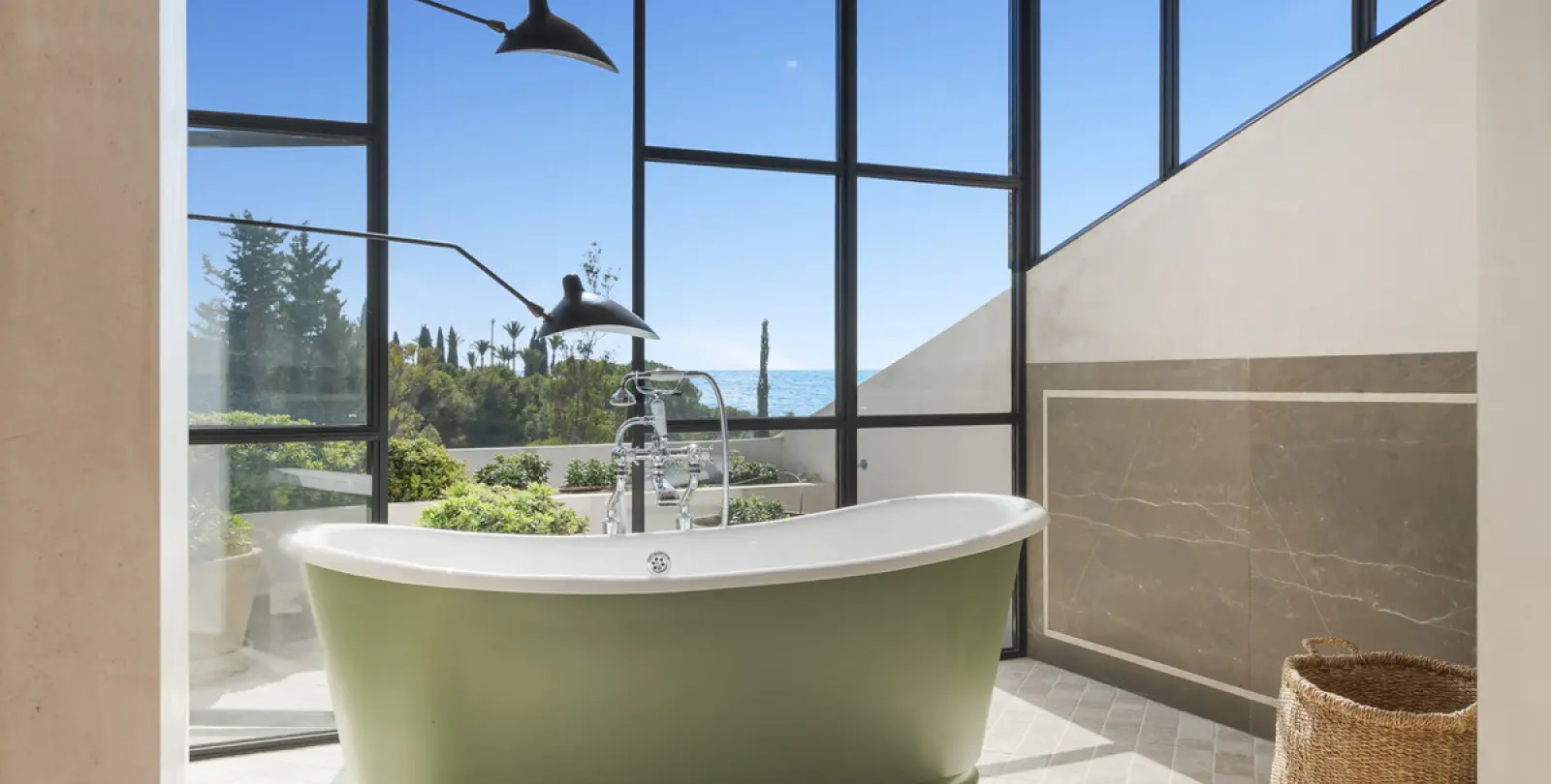 Short-term rent of detached villa in The Golden Mile 7