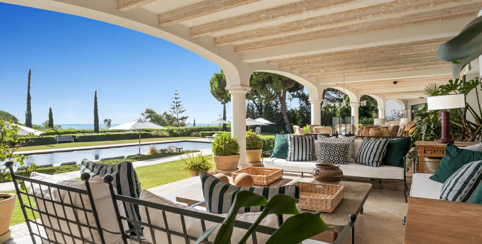 Short-term rent of detached villa in The Golden Mile 19