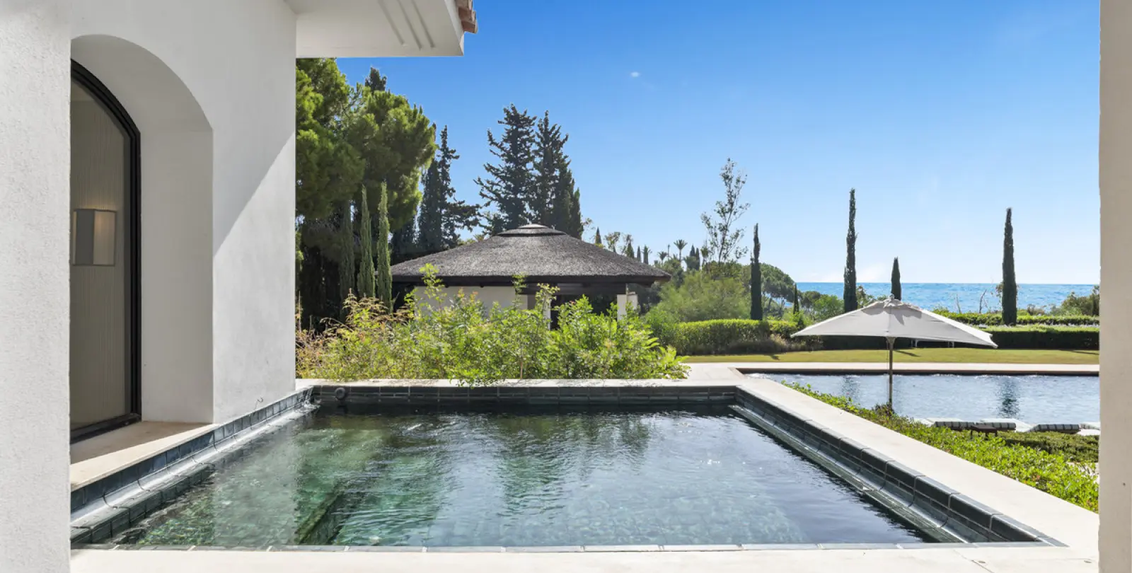 Short-term rent of detached villa in The Golden Mile 20