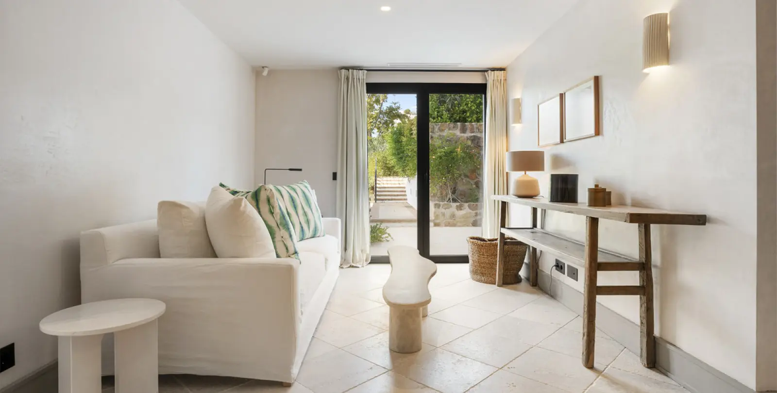 Short-term rent of detached villa in The Golden Mile 28