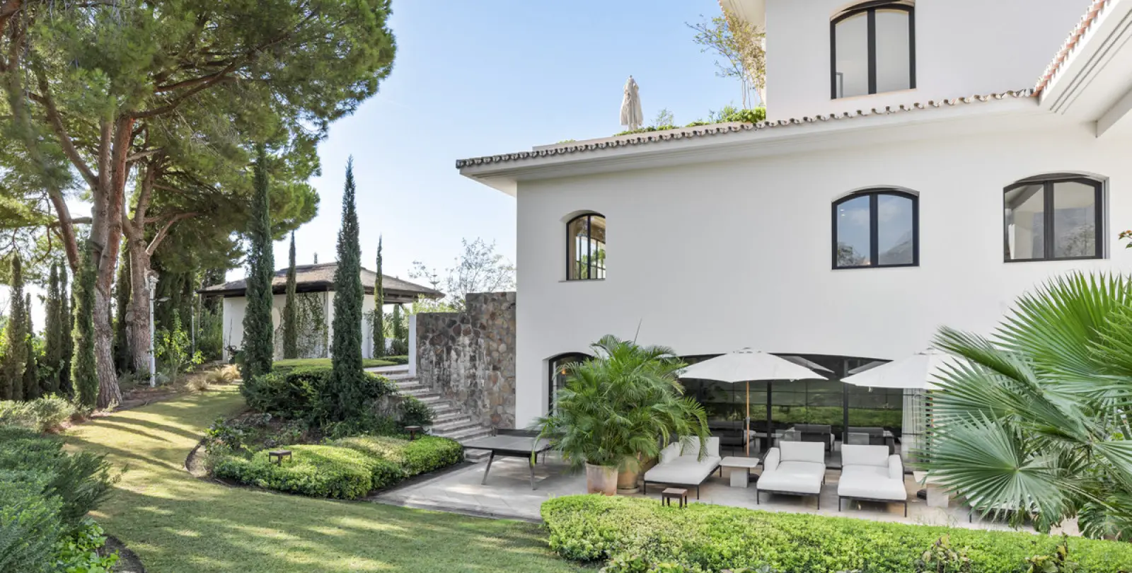Short-term rent of detached villa in The Golden Mile 30