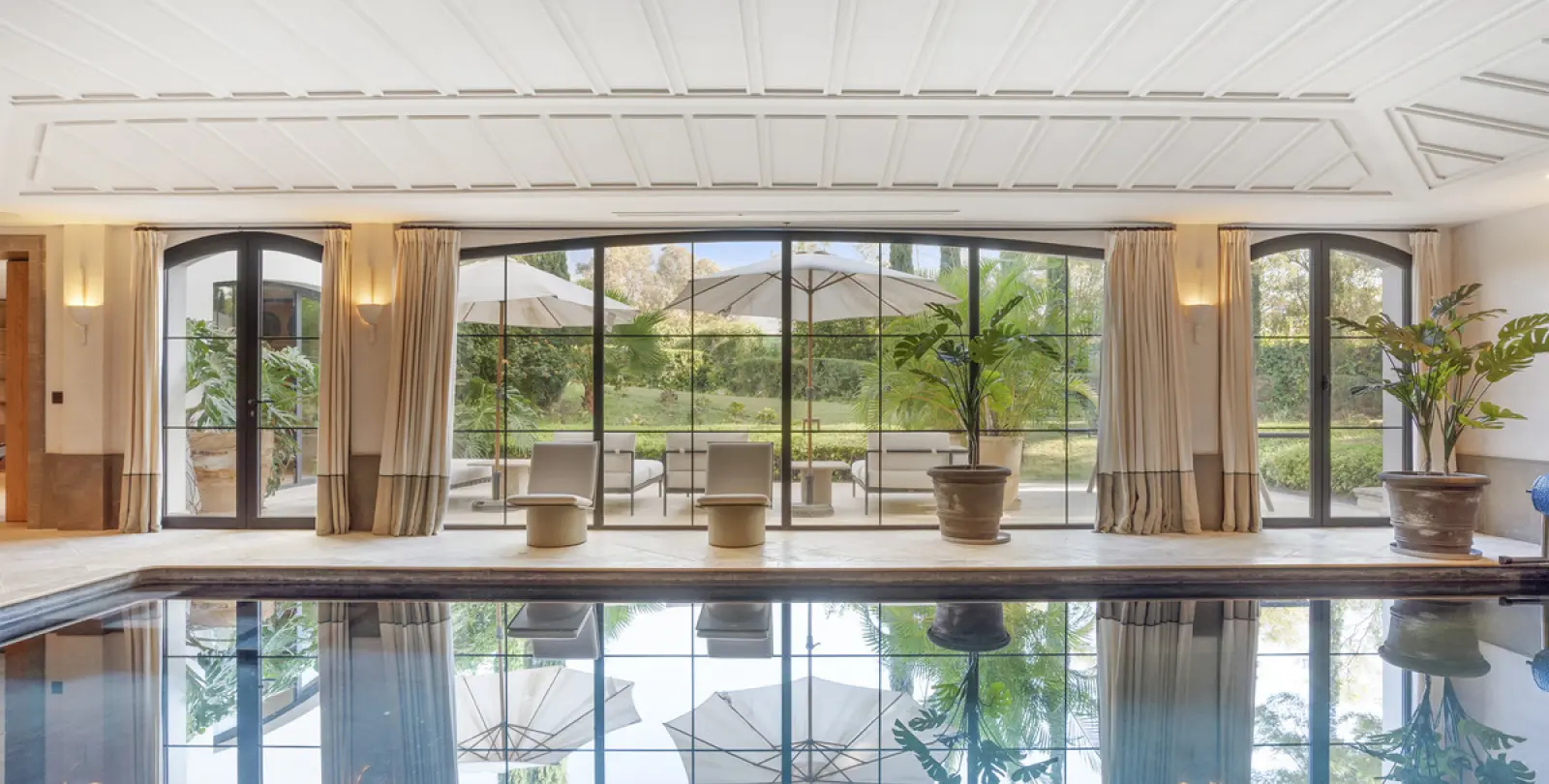 Short-term rent of detached villa in The Golden Mile 33