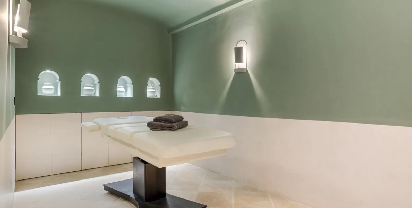 Short-term rent of detached villa in The Golden Mile 50