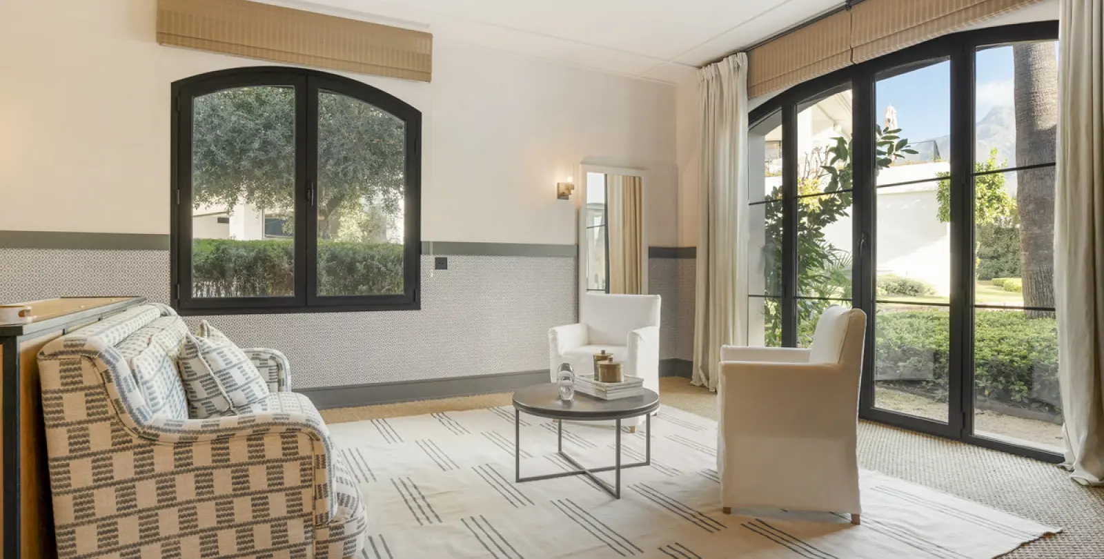 Short-term rent of detached villa in The Golden Mile 57