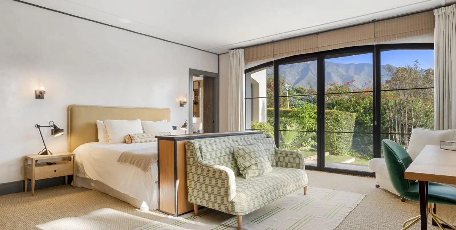 Short-term rent of detached villa in The Golden Mile 61