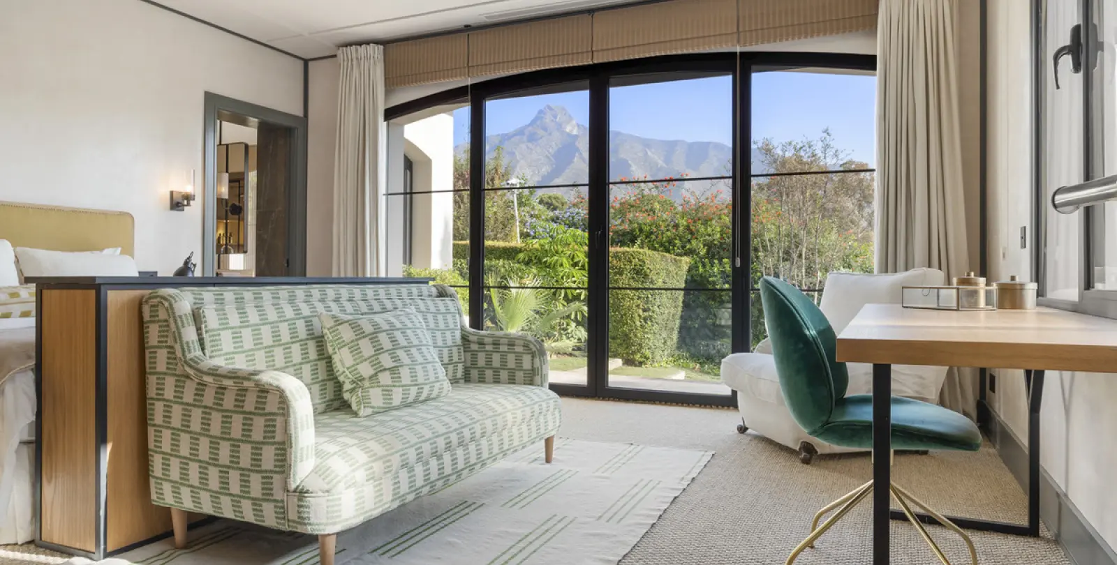Short-term rent of detached villa in The Golden Mile 64